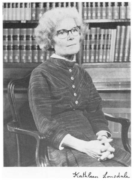 1971 photo of Kathleen Lonsdale, taken by the AP and appearing in her biographical memoir.