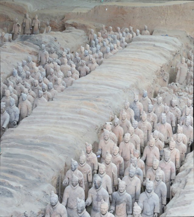 Long shot of two rows of soldiers.